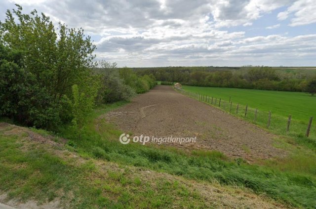 Eladó telek, Martonvásáron 13.5 M Ft / költözzbe.hu