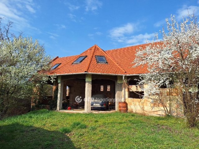 Eladó családi ház, Felsőörsön 180 M Ft, 5 szobás