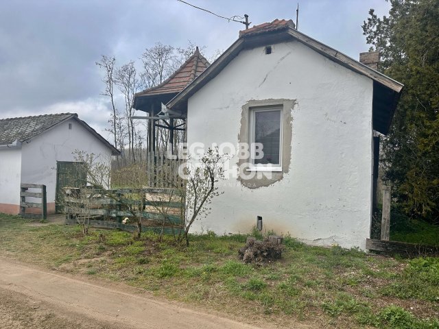 Eladó családi ház, Csemőn 12.5 M Ft, 1 szobás