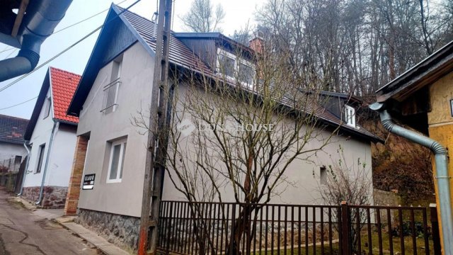 Eladó családi ház, Zebegényben 64.9 M Ft, 4 szobás