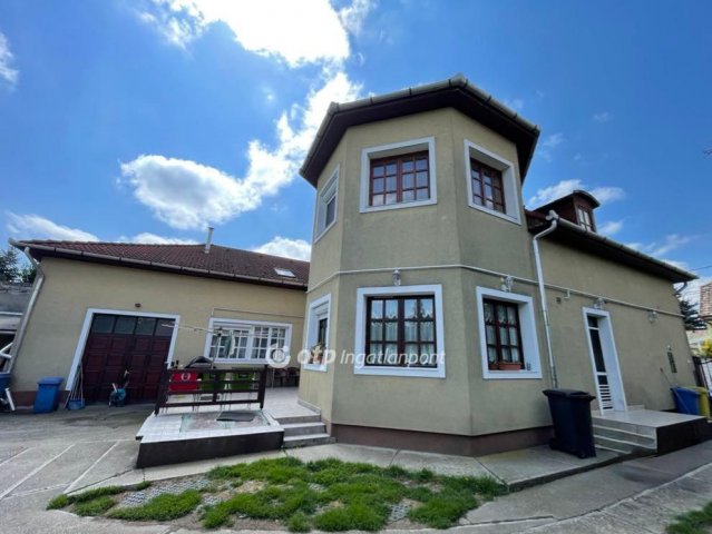Eladó családi ház, Miskolcon 99.9 M Ft, 8 szobás