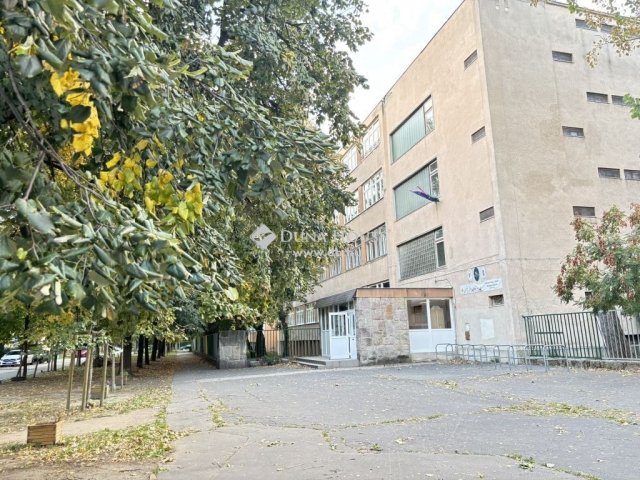 Eladó üzlethelyiség, Budapesten, III. kerületben 110 M Ft