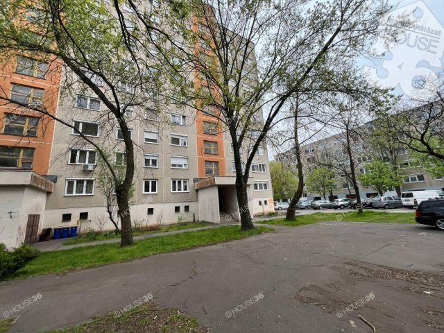 Eladó panellakás, Kecskeméten 37.45 M Ft, 2 szobás