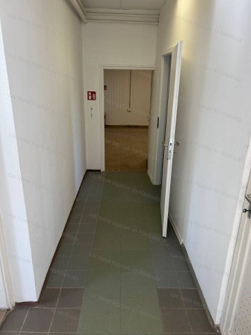 Kiadó üzlethelyiség, Komáromban 350 E Ft / hó, 1 szobás