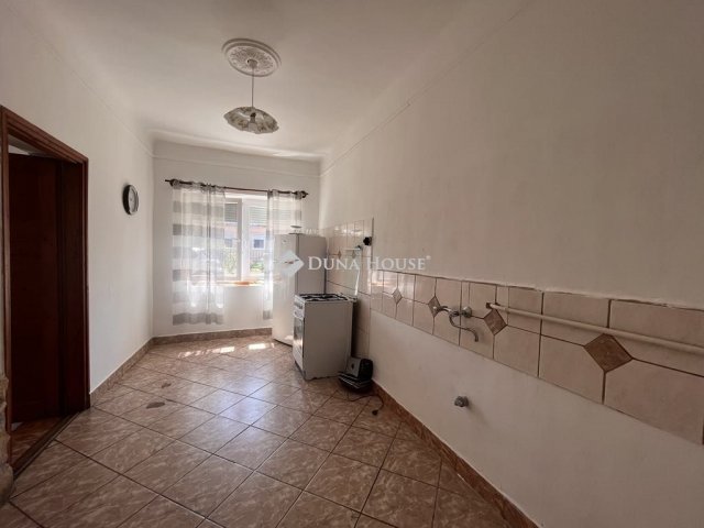 Eladó családi ház, Abádszalókban 12.5 M Ft, 1 szobás
