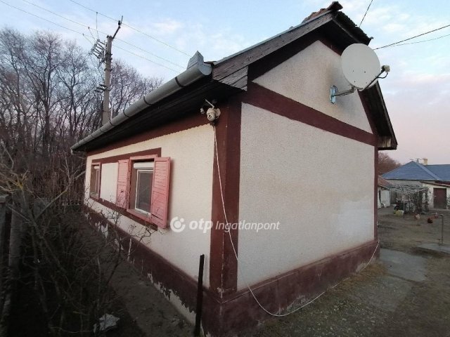 Eladó családi ház, Tégláson 33 M Ft, 3 szobás
