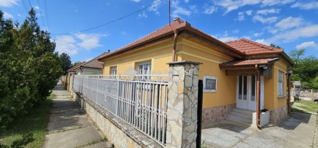 Eladó családi ház, Tápiószecsőn 48.5 M Ft, 3 szobás