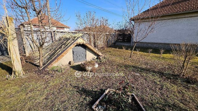 Eladó családi ház, Jászberényben 33.6 M Ft, 3 szobás