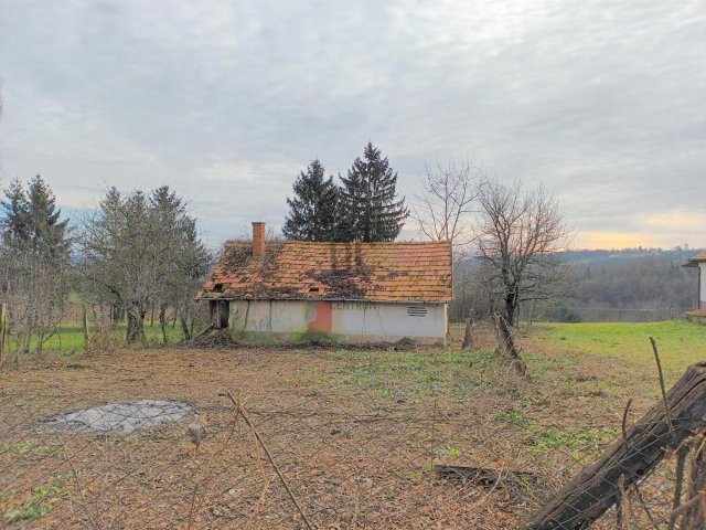 Eladó családi ház, Lakhegyen 2.7 M Ft, 2 szobás