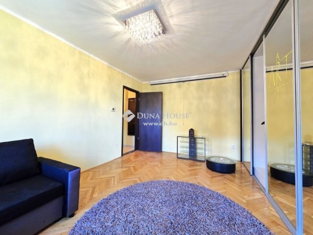 Kiadó téglalakás, albérlet, Pécsett 220 E Ft / hó, 2 szobás