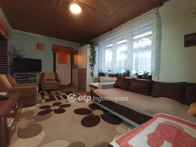 Eladó családi ház, Taron 18 M Ft, 4 szobás