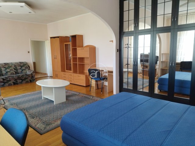 Kiadó téglalakás, albérlet, Szegeden 155 E Ft / hó, 2 szobás