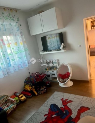 Eladó családi ház, Esztergomban 75 M Ft, 4 szobás