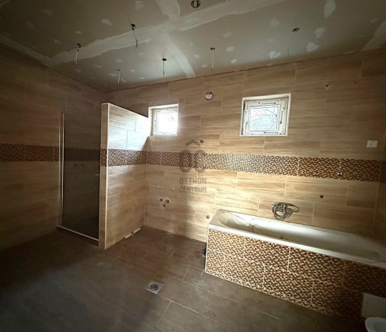 Eladó családi ház, Tiszabezdéden 11 M Ft, 2 szobás