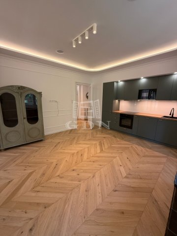 Kiadó téglalakás, albérlet, Budapesten, I. kerületben, 4 szobás