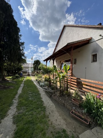 Eladó családi ház, Lakócsán 24 M Ft, 3 szobás