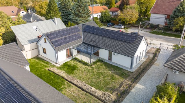 Eladó családi ház, Biatorbágyon 245 M Ft, 5 szobás