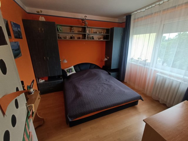 Eladó panellakás, Tatabányán 39.9 M Ft, 2+1 szobás