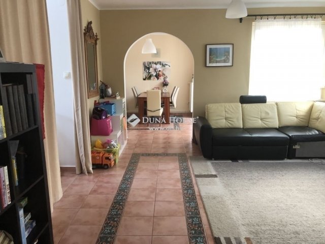 Eladó családi ház, Veresegyházon 124 M Ft, 5 szobás
