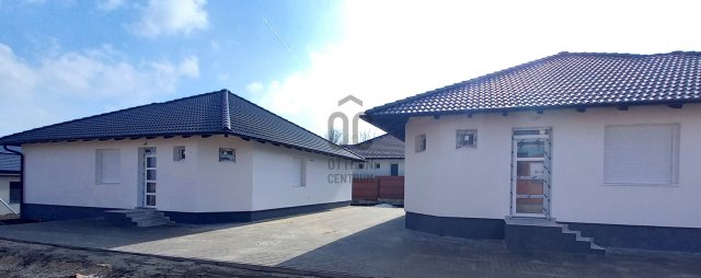 Eladó ikerház, Székesfehérvárott 89.9 M Ft, 4 szobás