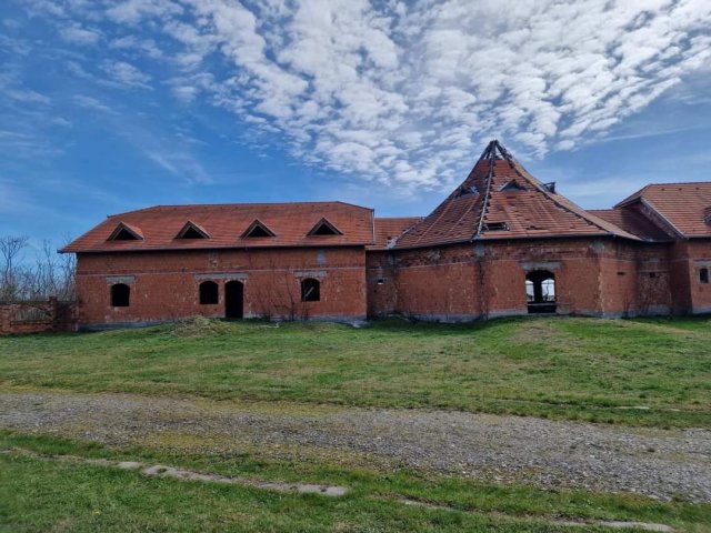 Eladó családi ház, Cegléden 170 M Ft, 1 szobás