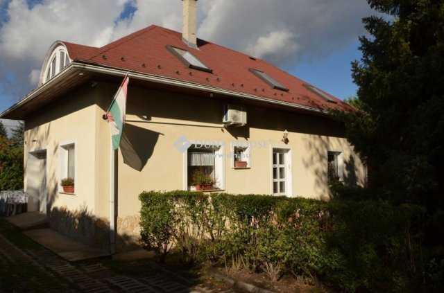 Eladó téglalakás, Szentendrén 105 M Ft, 4 szobás