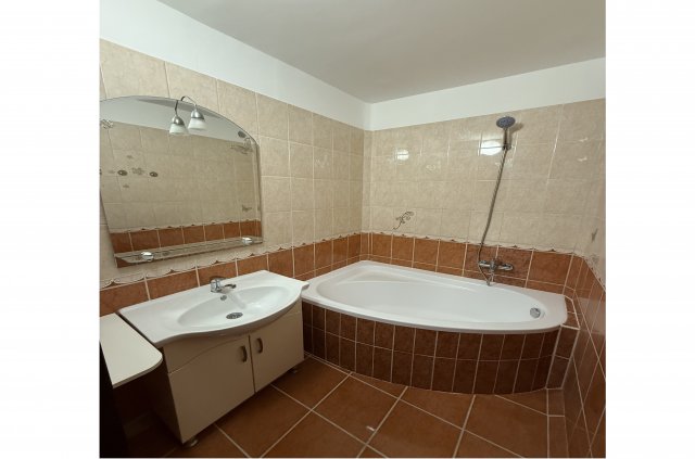 Kiadó téglalakás, albérlet, Debrecenben 220 E Ft / hó, 3 szobás