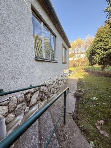 Eladó családi ház, Pécsett 29.9 M Ft, 2 szobás