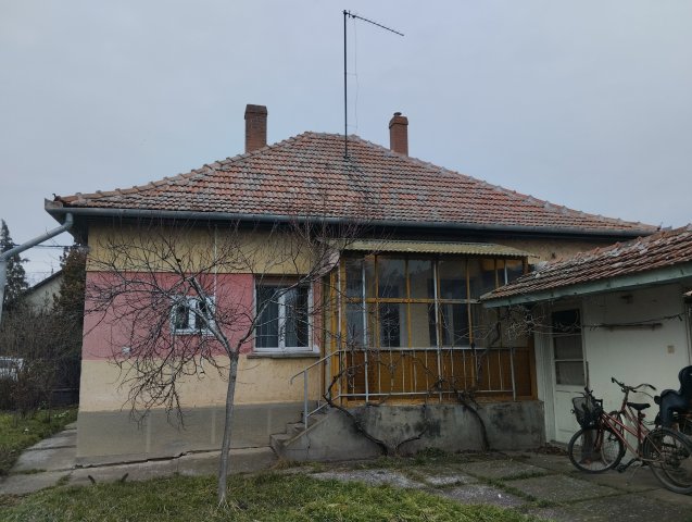Eladó családi ház, Jászladányon 10.5 M Ft, 2 szobás