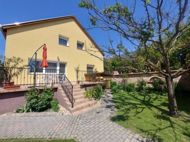 Eladó családi ház, Adonyban 85 M Ft, 5 szobás