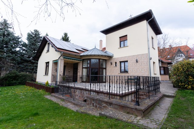 Eladó családi ház, Gödöllőn 330 M Ft, 7 szobás