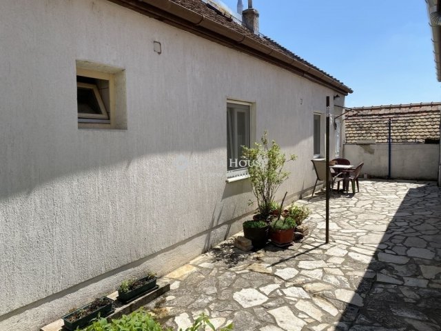 Eladó téglalakás, Pécsett 21.9 M Ft, 2 szobás