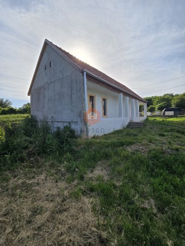 Eladó családi ház, Baksán 10 M Ft, 2 szobás