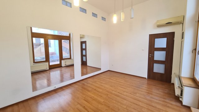 Kiadó ipari ingatlan, Pécsett 150 E Ft / hó, 2 szobás
