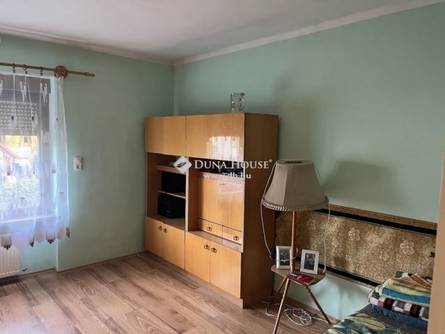 Eladó családi ház, Pécsett 81.5 M Ft, 2 szobás