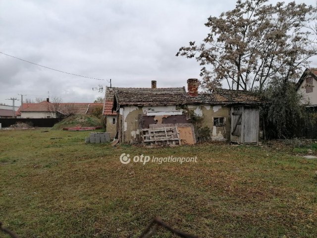 Eladó családi ház, Abádszalókban 8.9 M Ft, 2 szobás