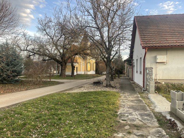 Eladó telek, Bakonykútiban 30 M Ft / költözzbe.hu