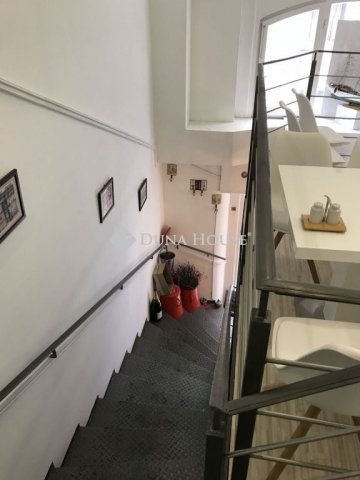 Eladó üzlethelyiség, Budapesten, V. kerületben, Váci utcában