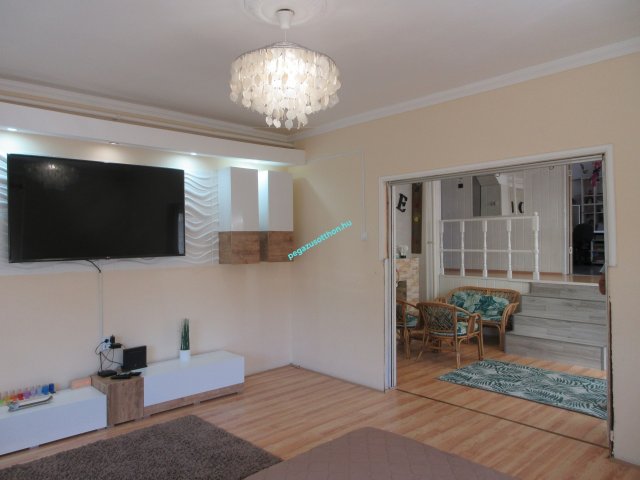Eladó családi ház, Ózdon 22.5 M Ft, 5 szobás