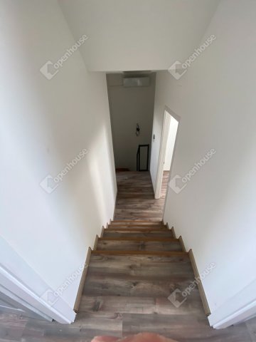 Eladó téglalakás, Mosonmagyaróváron 39.99 M Ft, 5 szobás