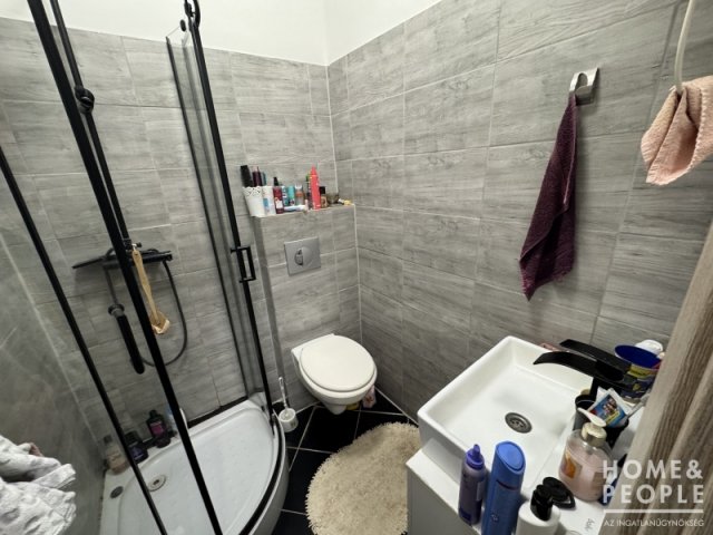 Eladó téglalakás, Szegeden 36 M Ft, 2 szobás