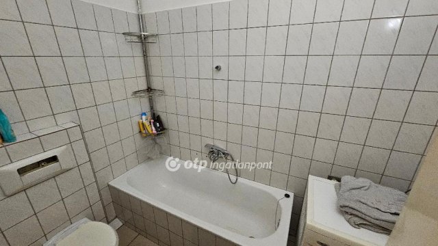 Eladó téglalakás, Egerben 35 M Ft, 2 szobás