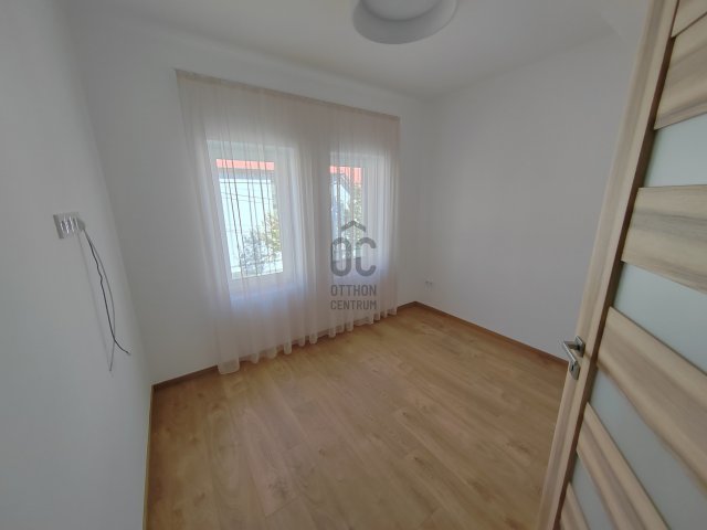 Kiadó téglalakás, albérlet, Cegléden 280 E Ft / hó, 4 szobás