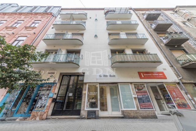 Kiadó téglalakás, albérlet, Budapesten, VI. kerületben