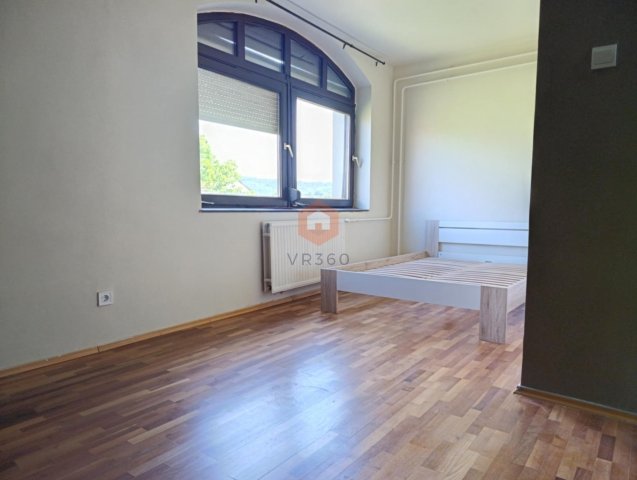 Eladó téglalakás, Pécsett 35.9 M Ft, 3 szobás