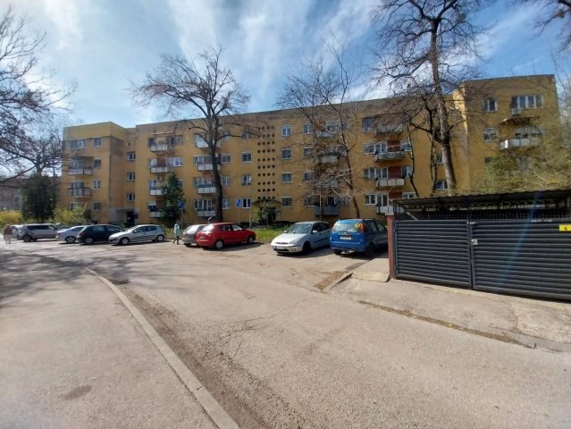 Eladó téglalakás, Tatabányán 40.5 M Ft, 1+1 szobás
