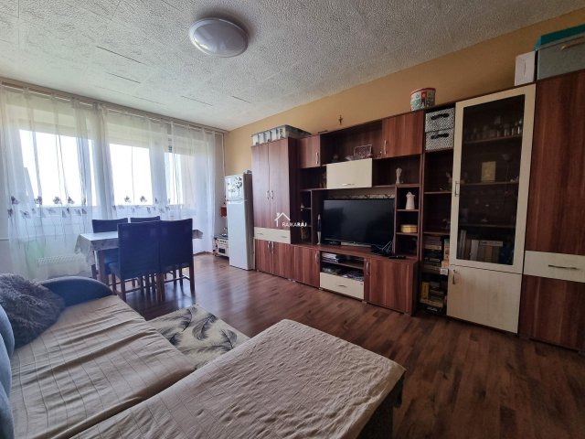 Eladó panellakás, Mosonmagyaróváron 39.9 M Ft, 2+1 szobás