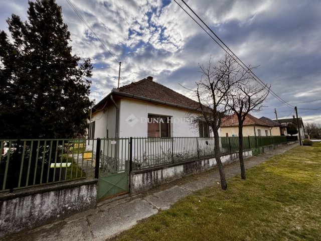 Eladó családi ház, Tápióságon 18 M Ft, 3 szobás