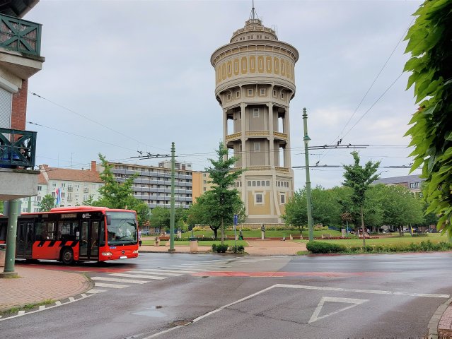 Eladó téglalakás, Szegeden 31.4 M Ft, 1+3 szobás