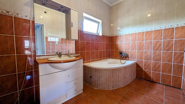 Eladó családi ház, Lajosmizsén 39.9 M Ft, 3 szobás